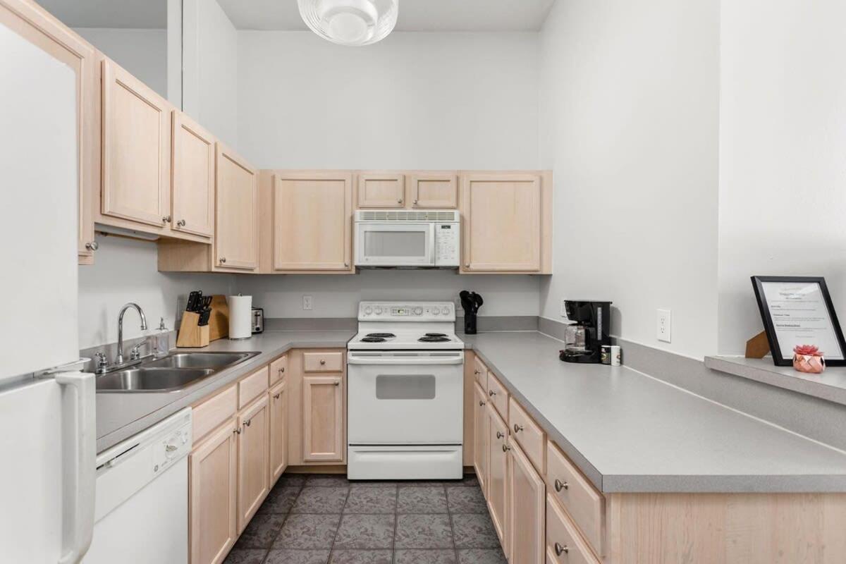 Modern Downtown Apartment 2Br 2Ba By Cozysuites Indianapolis Extérieur photo